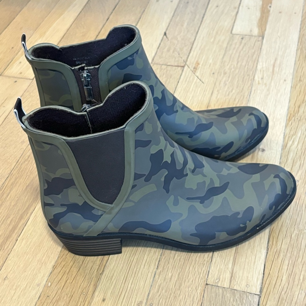 Lucky Brand Chelsea Rain Boots in Camo